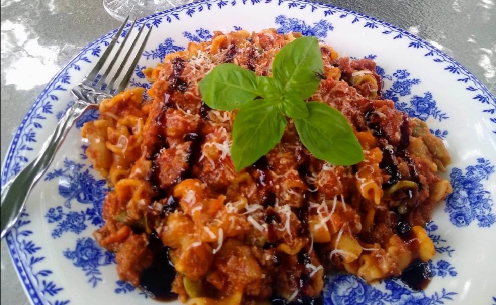 Gigli tricolore con sugo alla bolognese fatto in casa